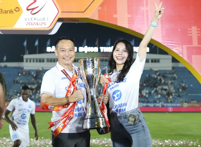 HLV Vũ Hồng Việt để lại dấu ấn lớn trong hành trình đưa Nam Định trở lại đỉnh cao